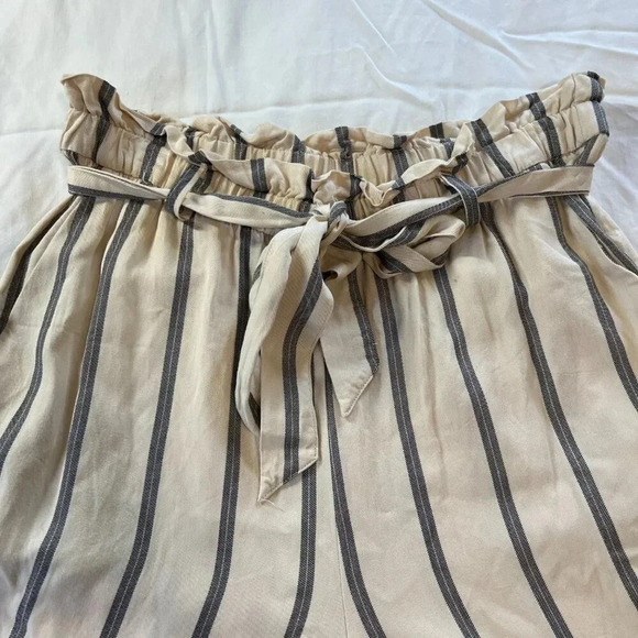 H & M | Women's Cream with Black Stripe High Waist Ruffle Pants | Size 6 - Picture 3 of 7